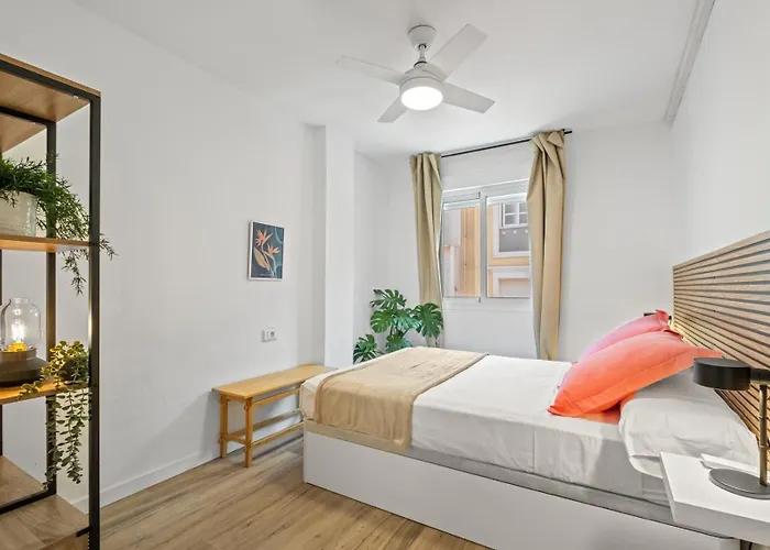 3 Dormitorios, 2 Banos Y Balcon